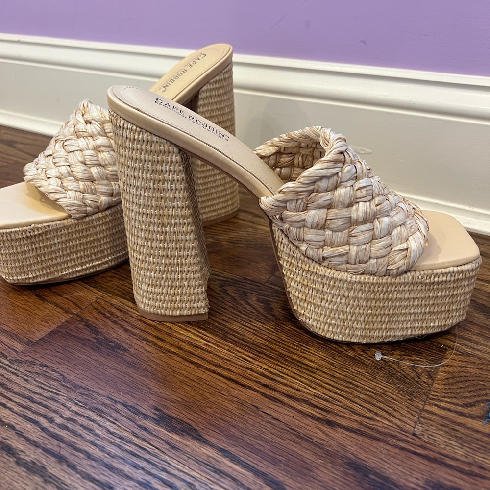 Brand new never worn Adorable cape Robbin wedges!! Perfect for summer and fall